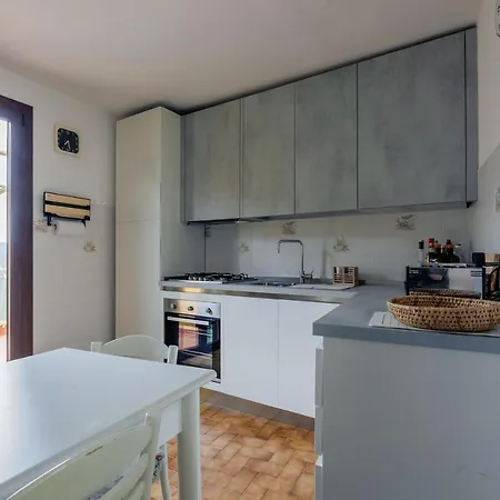 Guesthost - Cozy With Terrace & Seaview *