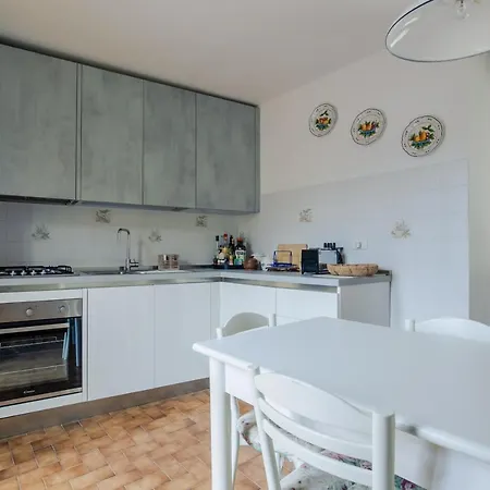 Guesthost - Cozy With Terrace & Seaview *