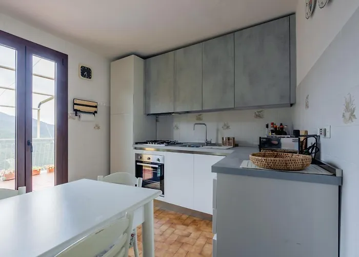 Guesthost - Cozy With Terrace & Seaview *