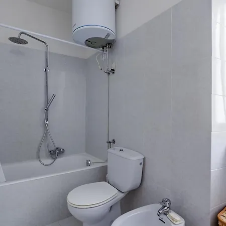 Guesthost - Cozy With Terrace & Seaview