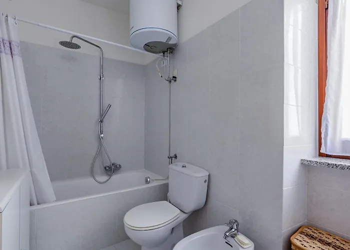 Guesthost - Cozy With Terrace & Seaview